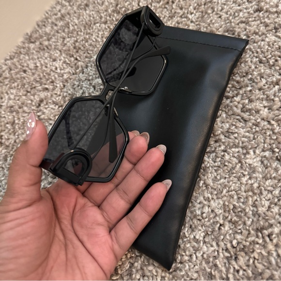 30Montaigne SU Sunglasses - Picture 2 of 8